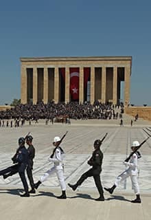 Türkiye Cumhuriyeti’nin kurucusu Mustafa Kemal Atatürk’ün ebedi istirahatgâhı olarak yaptırılan anıt mezar Anıtkabir, Türk Milleti’nin Atatürk’e duyduğu büyük s