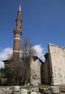Hacı Bayram Veli (1352-1430) Türk din âlimi, şair ve sufidir. Ankara’da küçük bir köyde doğmuş ve İslam âlimi olmuştur. Tasavvuf eğitimi aldıktan sonra hayatı d