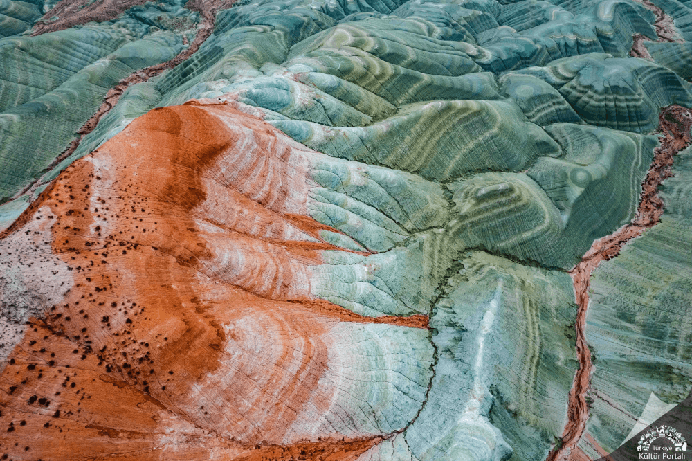Nallıhan Kuş Cenneti'nin renkli badlands tepelerinin sırrı